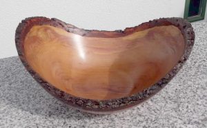 Schale aus alter Zwetschke 17 bis 22 x 12 cm