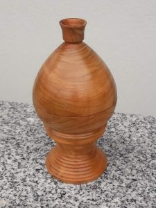 Schmuckei aus Kirschholz, 6,7 x 13 cm