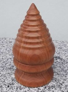 Eierbecher mit Warmhaltekappe aus Kirschholz, 6,5 x 11 cm