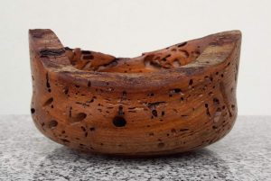 Schale aus altem Kirschenholz – von der Natur modeliert, 15 x 8,5 cm